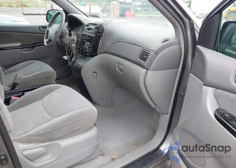 2004 Toyota Sienna Le z USA, uszkodzony, nr VIN 5TDBA23C14S015102